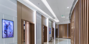 Теневые натяжные потолки: эффект, монтаж и светотехника